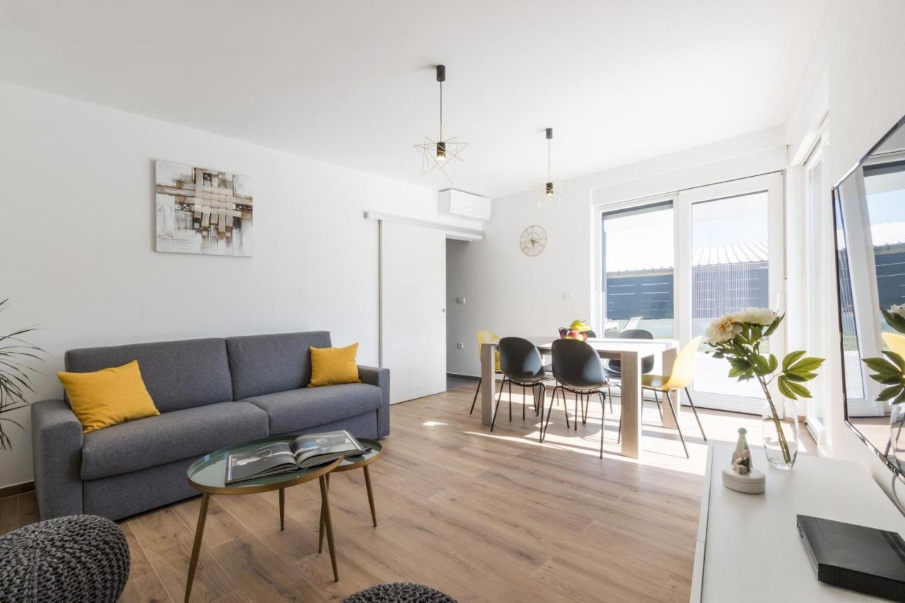 Modern 3-bedroom With A Private Pool Pula