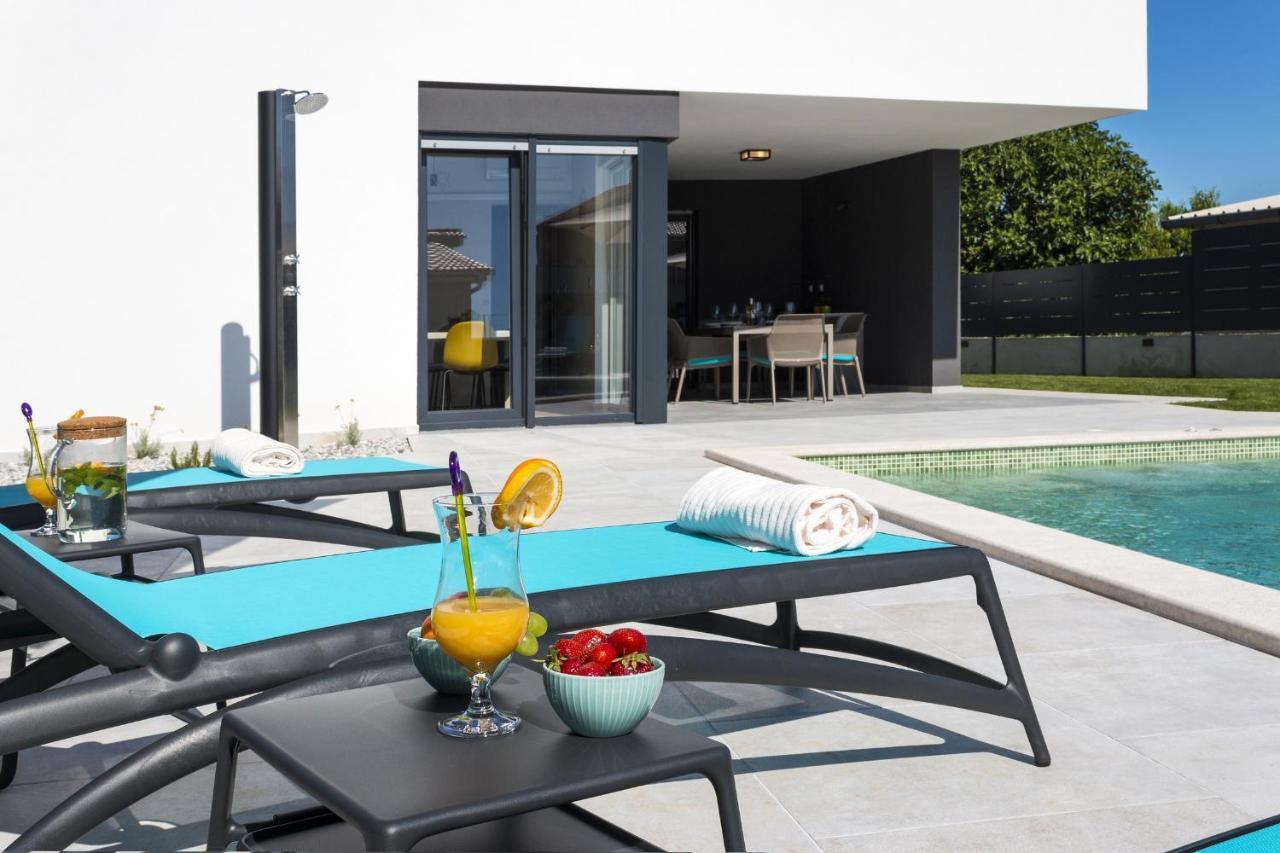 Modern 3-bedroom With A Private Pool Villa *