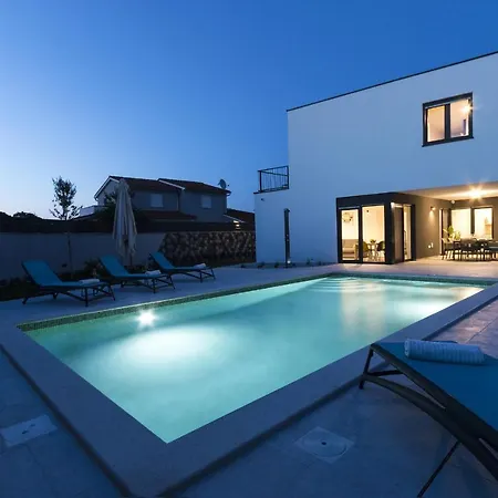 Modern 3-Bedroom Villa With A Private Pool Pula Exterior foto
