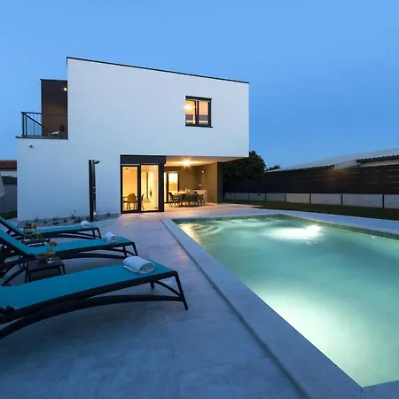 Modern 3-Bedroom Villa With A Private Pool Pula Exterior foto