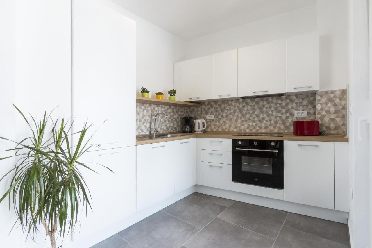 Modern 3-bedroom With A Private Pool Pula