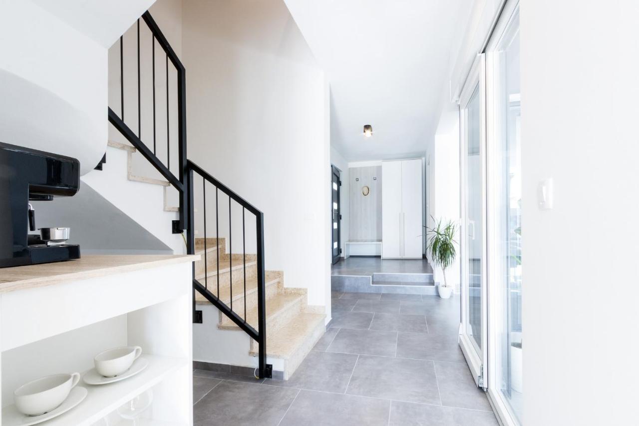 Modern 3-bedroom With A Private Pool * Pula